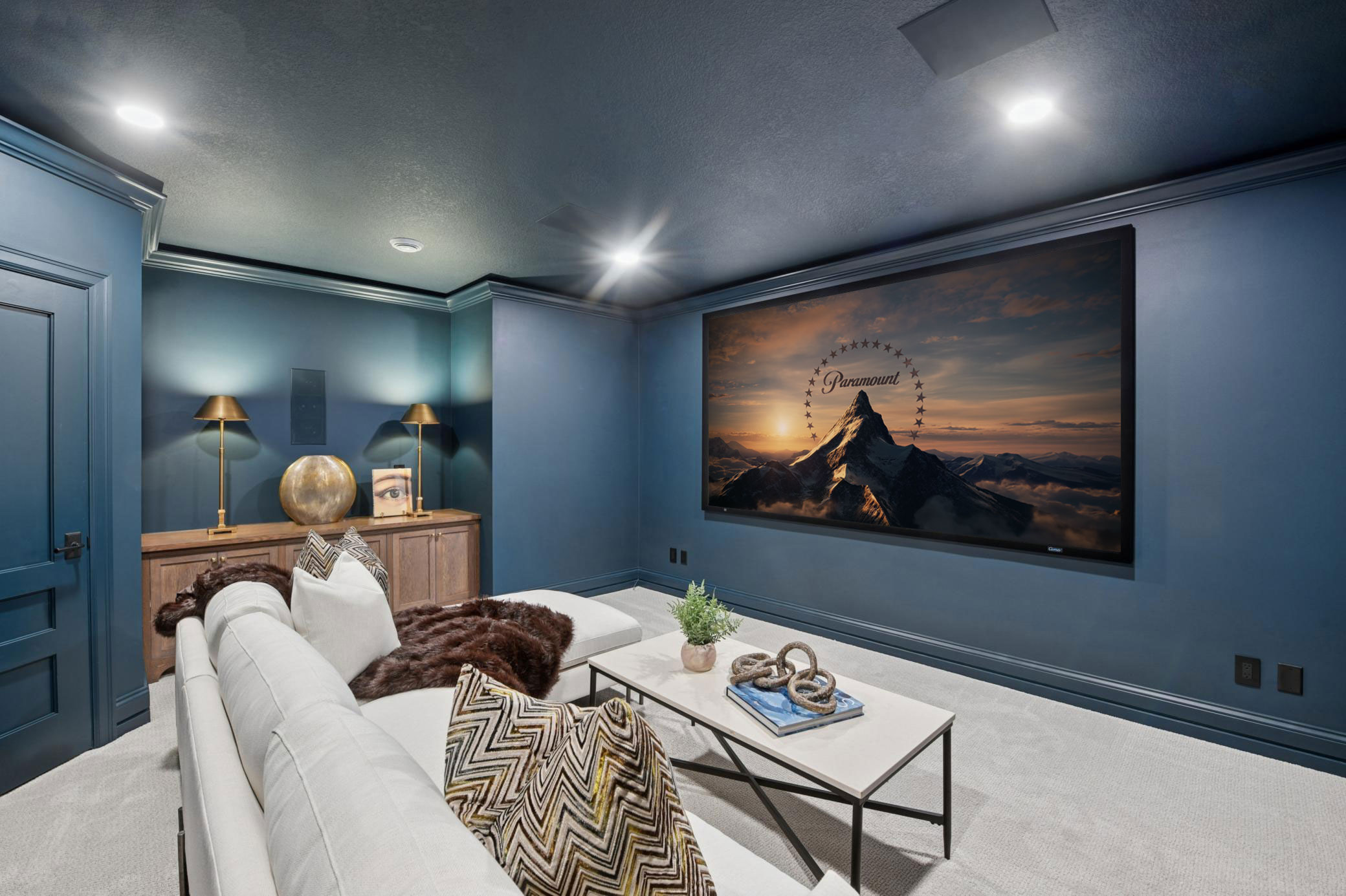 9414_Independence_TheaterRoom_LightsOn